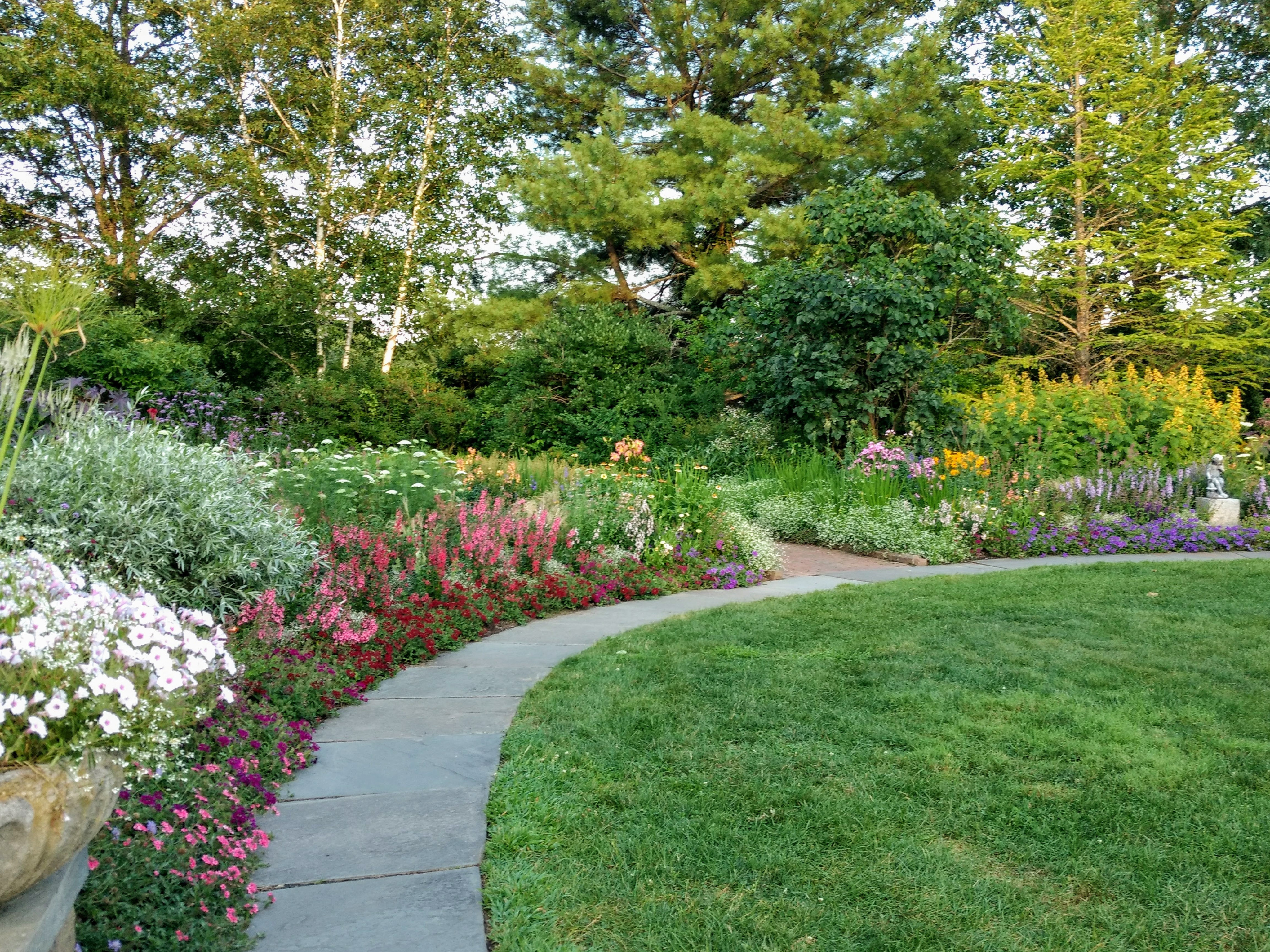 Благоустройство участка частного дома в Самаре и Самарской области